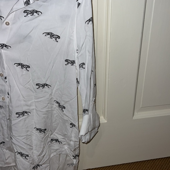 NWNT High-Low Tiger Patterned Button Down - Picture 4 of 7
